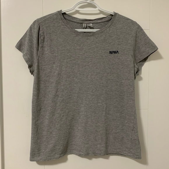 H&M Divided Gray shirt - Picture 1 of 5